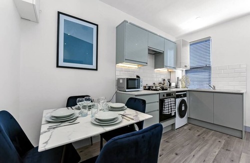 St. Leonard's Apartamento | Amazing 2 Bedroom Apartment in Greater London