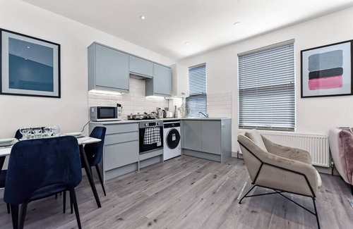 St. Leonard's Apartamento | Amazing 2 Bedroom Apartment in Greater London
