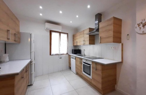 Antibes Old Town Apartamento | Amazing 2 bedroom apartment in the pedestrian area of old Antibes !
