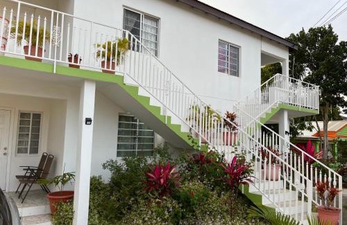 Saint John Parish Apartamento | Amazing 2-Bedroom Apt Sleeps 3 Warm & Cosy