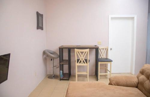 Saint John Parish Apartamento | Amazing 2-Bedroom Apt Sleeps 3 Warm & Cosy