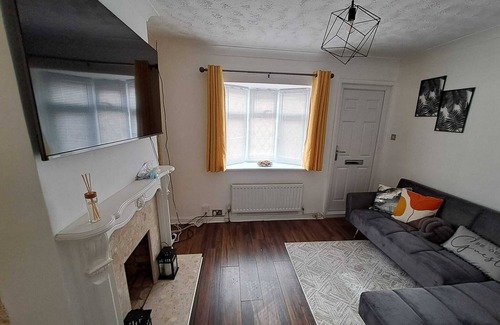 Gravesend Casa | Amazing 2 bedroom house for your holiday home. A home away from home.