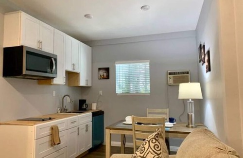 Pico - Robertson Apartamento | Amazing 2 car garage located in pico and Robertson