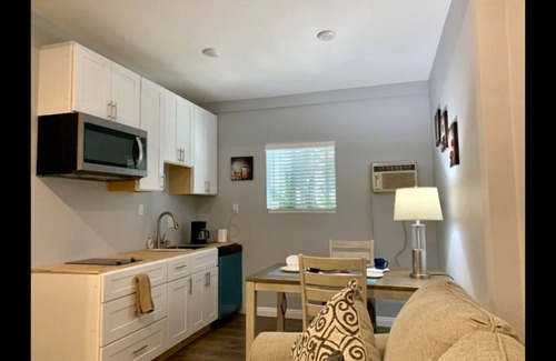 Pico - Robertson Apartamento | Amazing 2 car garage located in pico and Robertson