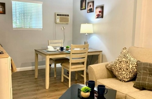 Pico - Robertson Apartamento | Amazing 2 car garage located in pico and Robertson