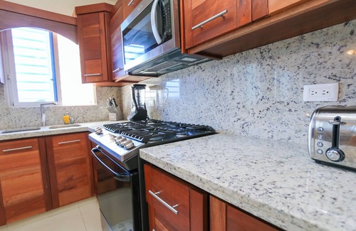 San Cristobal Apartamento | Amazing 2BR/2Bt APT hot water, AC,Garage and Patio