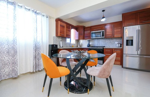 San Cristobal Apartamento | Amazing 2BR/2Bt APT hot water, AC,Garage and Patio