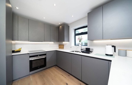 New Malden Apartamento | Amazing 2BR Flat With Garden