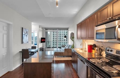 Niagara Hotel | Amazing 2BR - Pool|Gym|Sauna|Hot Tub|Free Parking|CN Tower View