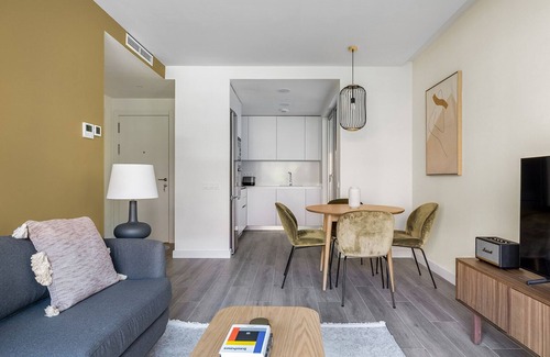 Las Acacias Apartamento | Amazing 2BR w/amenities, in Madrid Rio