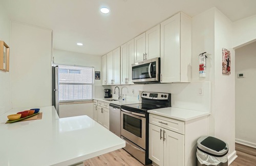 Singer Island Apartamento | Amazing 2BR walking distance to Beach