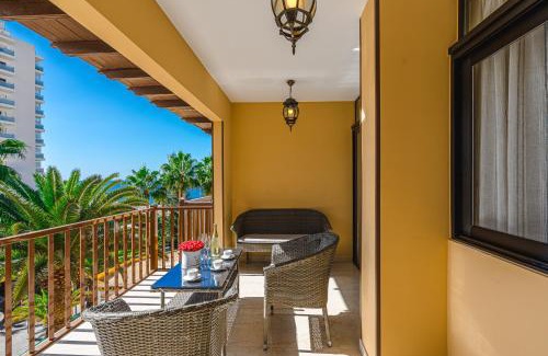 San Eugenio Apartamento | Amazing 3 bedroom apartment on the first line of the best Las Americas beach, air conditioner and terrace ocean view