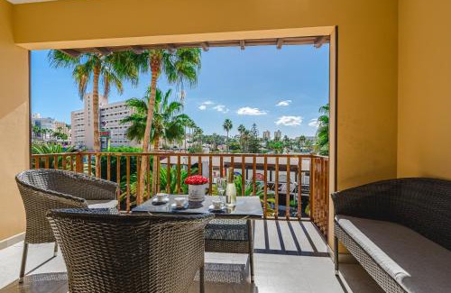 San Eugenio Apartamento | Amazing 3 bedroom apartment on the first line of the best Las Americas beach, air conditioner and terrace ocean view