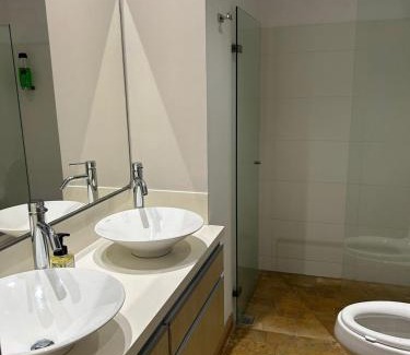 Lalinde Apartamento | Amazing 3 bedroom near Provenza- El Poblado 701