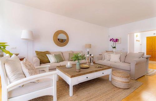 Tias Casa | Amazing 3 Bedroom Ocean View with Pool