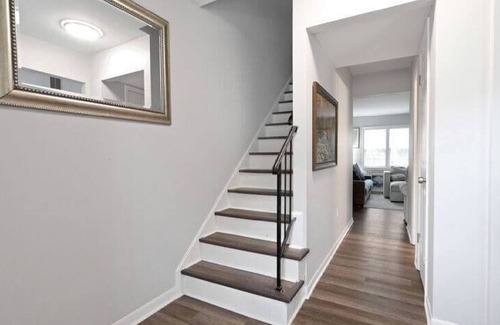 Franconia Casa | Amazing 3-bedroom townhome with AC in Alexandria. Walk to metro. Park two cars!