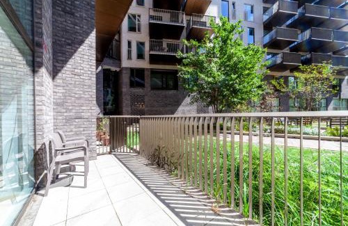 Canning Town Apartamento | Amazing 3BDR Duplex wbalcony East London