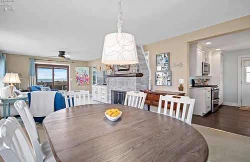 Huron Casa | Amazing 4 Bdrm House-Lake Views, Beach, near Cedar Point