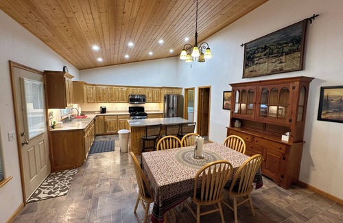 Soldotna Casa | Amazing 4-bedroom cozy single story house with attached garage in Soldotna.