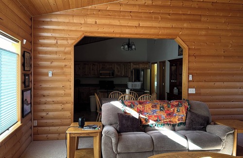 Soldotna Casa | Amazing 4-bedroom cozy single story house with attached garage in Soldotna.