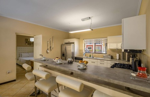 Gold Coast Villa | Amazing 4br3 5BA Villa w Private Pool Goldcoast
