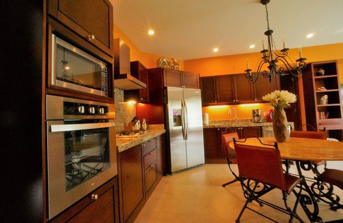 Zona romántica Condominio | INCREÍBLE Nuevo 5 * 1BR 2BA 5min toBeach FAB piscina en la azotea y jacuzzi