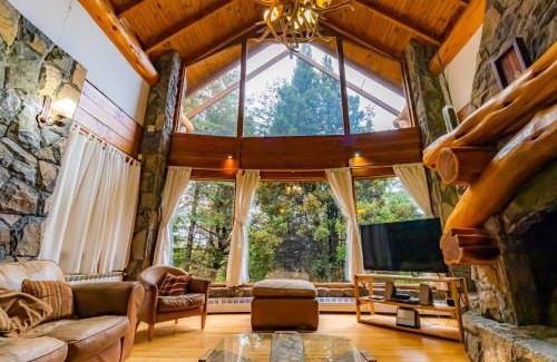 Villa Traful Chalet De Esquí | Amazing 5 Bedrooms Chalet in Villa Traful VT1 by Apartments Bariloche