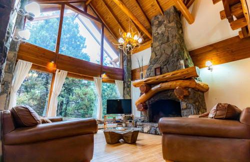 Villa Traful Chalet De Esquí | Amazing 5 Bedrooms Chalet in Villa Traful VT1 by Apartments Bariloche