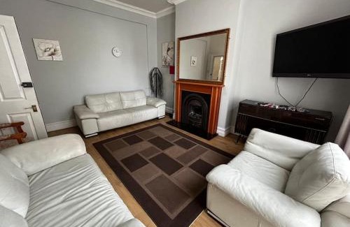 Streatham Apartamento | Amazing 6 bedroom house with free parking on site.