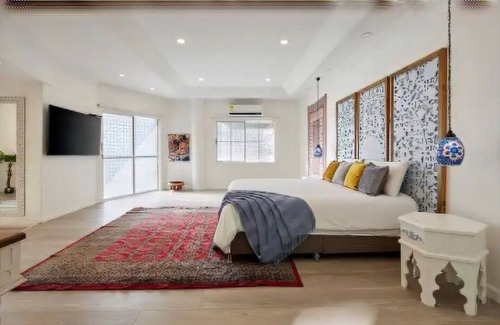 Manrique Villa | Amazing 7 BR Villa With Large Pool