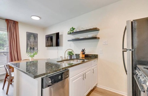 Cherrywood Casa | Amazing and Modern 1Bd/1Ba Apt Close to UT & DT
