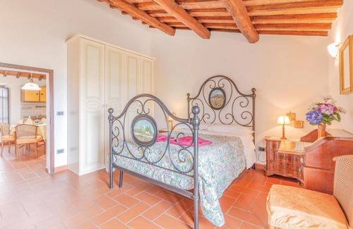 Monte Petriolo Apartamento | Amazing apartment in Montepetriolo -PG- with 2 Bedrooms