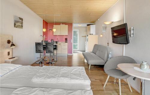 Sandvig Apartamento | Amazing Apartment In Allinge With Wifi