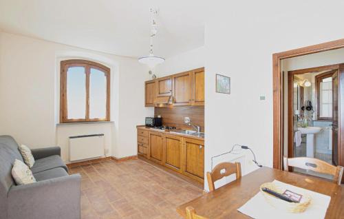 Monteluiano Apartamento | Amazing Apartment In Gubbio With Wifi