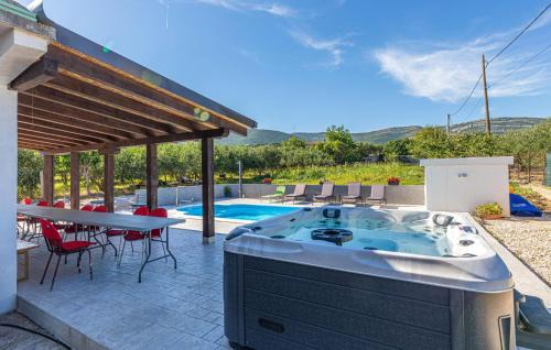 Rudine Apartamento | Amazing Apartment In Kastel Novi