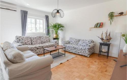 Pirovac Apartamento | Amazing Apartment In Kasic With Wifi