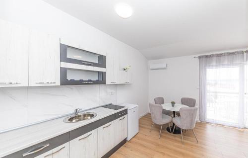 Kastel Kambelovac Apartamento | Amazing Apartment In Kastel Kambelovac