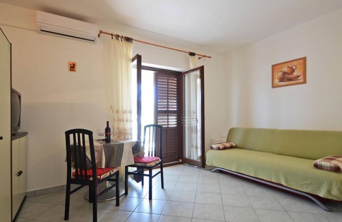 Kneza Apartamento | Amazing Apartment in Racisce With Wifi and 1 Bedrooms