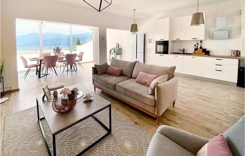 Rubesi Apartamento | Amazing Apartment In Rijeka With Wifi