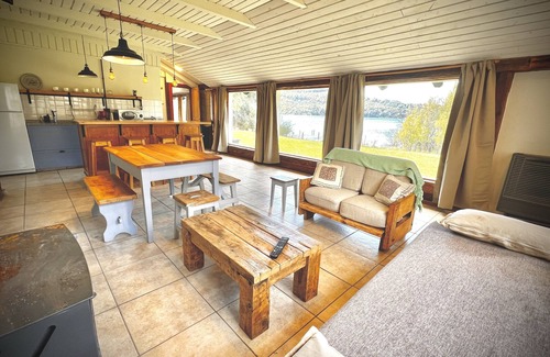 Colonia Suiza Cabina | Amazing Cabin on the Shore of Lake Moreno H58 by Apartments Bariloche