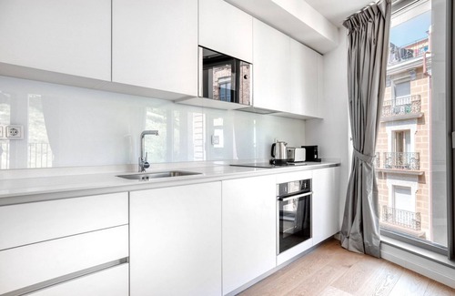 Moncloa - Arguelles Apartamento | Amazing Argüelles 2BR, near Royal Palace and Madrid Rio, by Blueground