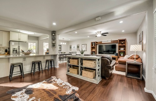 Haltom City Casa | Amazing Backyard, with 6 Person Hot Tub & Firepit, close to Downtown Fort Worth!