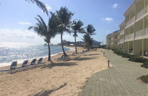 Colliers Bay Condominio | Amazing Beach Front - Ground Floor- 2 bdrm/2bath Wyndham Reef Resort Condo