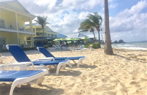 Colliers Bay Condominio | Amazing Beach Front - Ground Floor- 2 bdrm/2bath Wyndham Reef Resort Condo