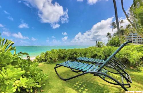 Punaluu Casa | Amazing Beachfront Condo by Pool