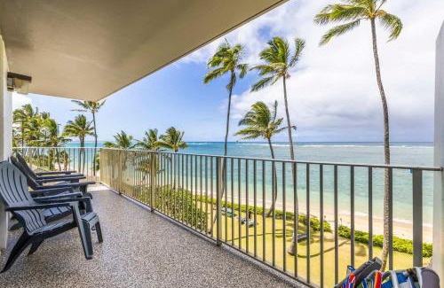 Punaluu Casa | Amazing Beachfront Condo with AC