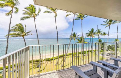 Punaluu Casa | Amazing Beachfront Condo with AC