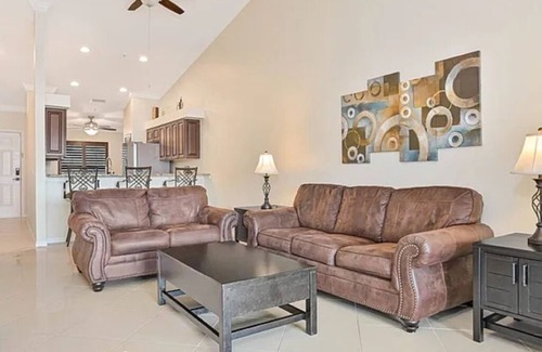 Estero Condominio | Bella Terra Condo con $ 25K en mejoras. Negocios / Ejecutivo / Vacaciones amistosas!