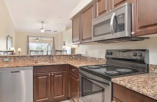 Estero Condominio | Bella Terra Condo con $ 25K en mejoras. Negocios / Ejecutivo / Vacaciones amistosas!