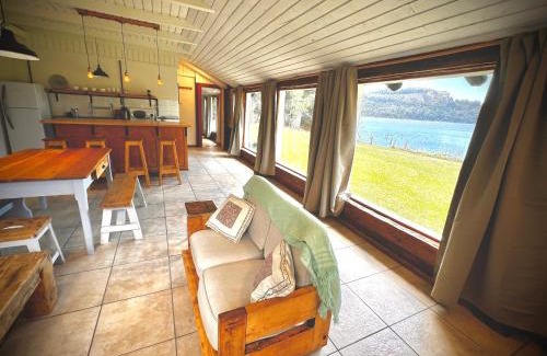 Colonia Suiza Chalet De Esquí | Amazing Cabin on the Shore of Lake Moreno H58 by Apartments Bariloche